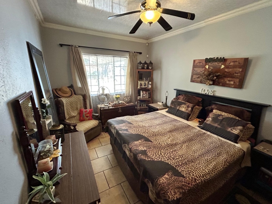 5 Bedroom Property for Sale in Mooinooi North West